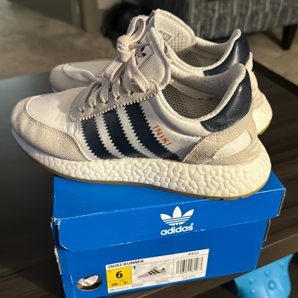 Iniki runner originals adidas size 6 men’s